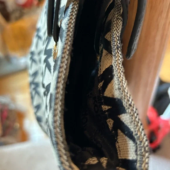 Michael Kors Black and Tan Tote Bag beautiful! - Picture 9 of 16